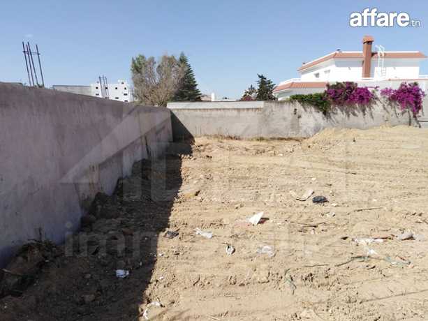 Terrain de 660m² à Soukra-Chotrana3