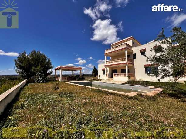 ferme  de 9 hectares à Hammamet