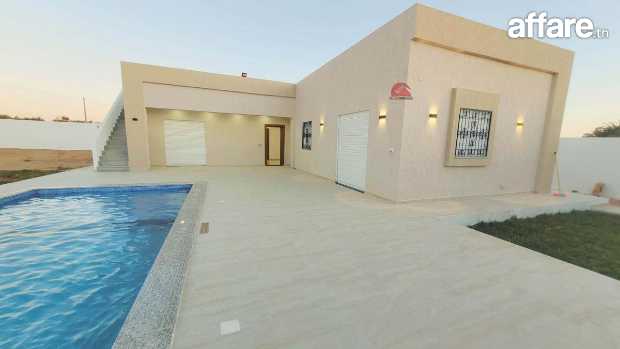 VILLA AVEC PISCINE À SIDI JMOUR DJERBA ZA - RÉF V682